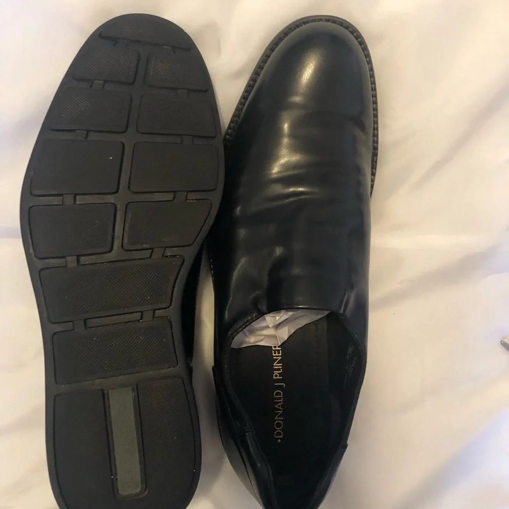 Donald J. Pliner Black Leather Loafers Sleek Design